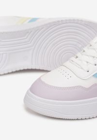 Born2be - Biało-Fioletowe Sznurowane Sneakersy przed Kostkę z Kolorowymi Wstawkami Emerla. Okazja: na co dzień. Wysokość cholewki: przed kostkę. Kolor: biały. Wzór: kolorowy