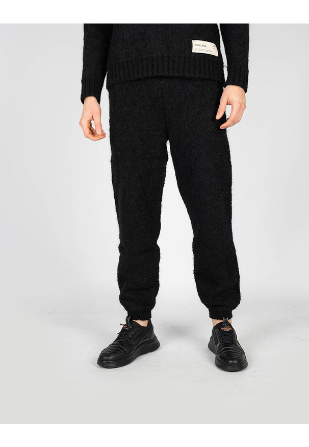 Takeshy Kurosawa Spodnie "Boucle" | 83056 | Con Laccio | Mężczyzna | Czarny. Okazja: na co dzień. Kolor: czarny. Materiał: akryl, wełna. Wzór: aplikacja. Styl: casual