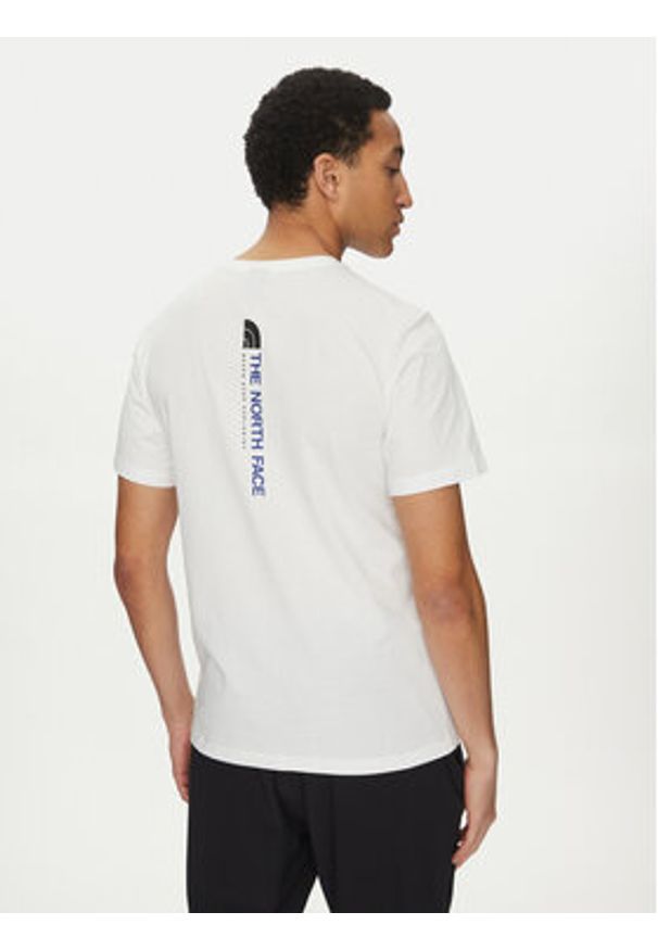The North Face T-Shirt Vertical NF0A89FP Biały Regular Fit. Kolor: biały. Materiał: bawełna