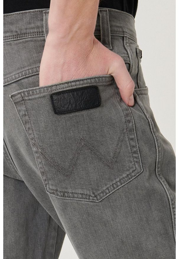 Wrangler - WRANGLER TEXAS SLIM MĘSKIE SPODNIE JEANSOWE FUNK GREY W12SHT32L 112126506
