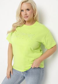 Born2be - Jasnozielony Bawełniany T-shirt z Ozdobnym Napisem i Cyrkoniami Olisandra. Okazja: na co dzień. Kolekcja: plus size. Kolor: zielony. Materiał: bawełna. Wzór: napisy. Styl: klasyczny, casual