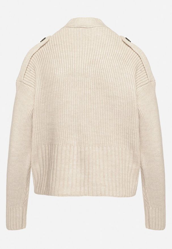 Born2be - Jasnobeżowy Kardigan o Klasycznym Kroju Zdobiony Paskiem z Guzikami Tilirae. Okazja: na co dzień, na spotkanie biznesowe. Kolor: beżowy. Materiał: jeans. Wzór: aplikacja. Styl: klasyczny