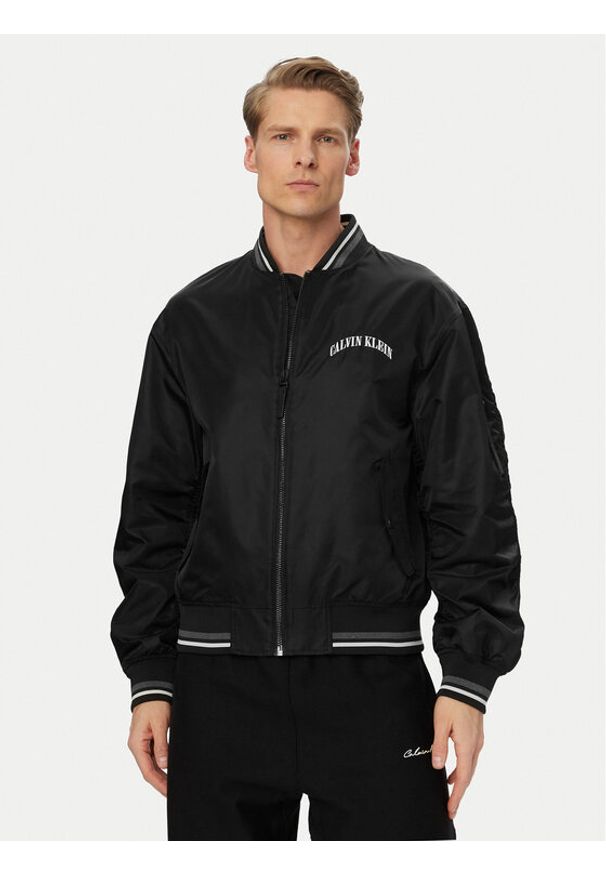 Calvin Klein Jeans Kurtka bomber LV04RF510G Czarny Regular Fit. Kolor: czarny. Materiał: syntetyk