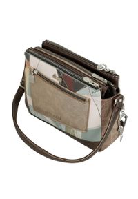 Torebka damska Anekke, na ramię z dekoracyjnym nadrukiem i metalowym logo zapinana na zamek z regulowanym paskiem oraz ozdobnym brelokiem, brązowa, 4. Kolor: brązowy. Wzór: nadruk. Dodatki: z breloczkiem. Rodzaj torebki: na ramię #3