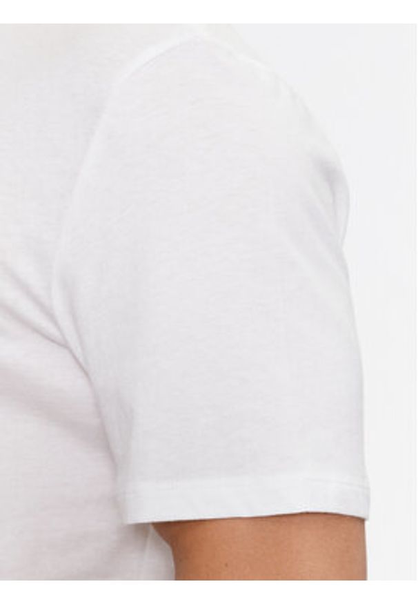 GAP - Gap T-Shirt 753766-01 Biały Regular Fit. Kolor: biały. Materiał: bawełna