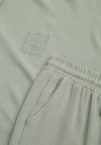 Born2be - Jasnozielony Letni Komplet Bogaty w Wiskozę Bluzka Oversize z Haftem i Spodnie Abis. Kolor: zielony. Materiał: wiskoza. Wzór: haft #3