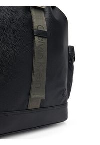 Calvin Klein Jeans Plecak Cargo Flap Backpack 43 LV04G3077G Czarny. Kolor: czarny. Materiał: skóra