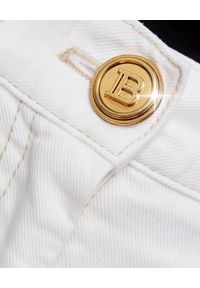 Balmain - BALMAIN - Białe spodnie z wysokim stanem. Stan: podwyższony. Kolor: biały. Wzór: aplikacja. Styl: klasyczny, elegancki #4