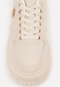 Renee - Beżowe Sneakersy Vices na Platformie z Tłoczeniem Ozdobione Metaliczną Aplikacją Eriri. Kolor: beżowy. Materiał: jeans. Szerokość cholewki: normalna. Wzór: aplikacja. Obcas: na platformie #8