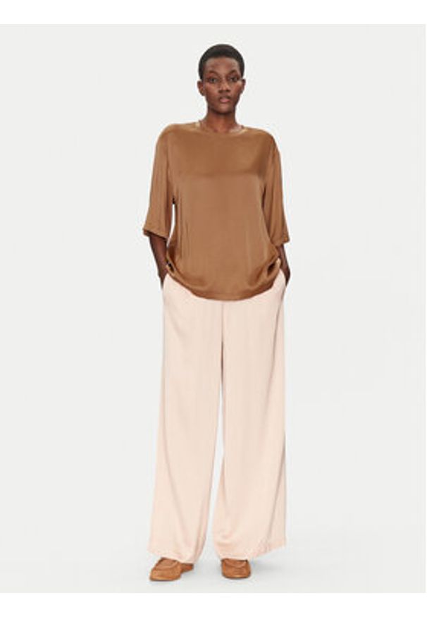 ViCOLO Bluzka TD0013 Brązowy Relaxed Fit. Kolor: brązowy. Materiał: wiskoza