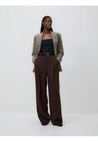 Reserved - Gładki top - czarny. Kolor: czarny. Materiał: dzianina. Wzór: gładki #1