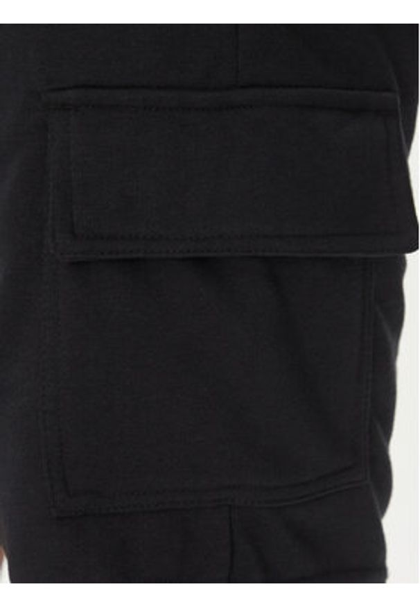 Blend Szorty sportowe 20718382 Czarny Regular Fit. Kolor: czarny. Materiał: syntetyk. Styl: sportowy