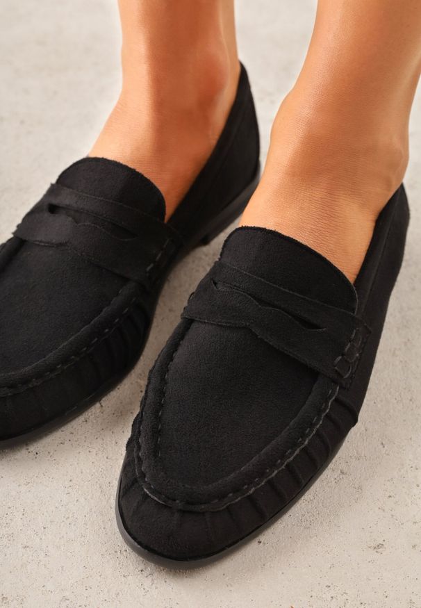 Born2be - Czarne Marszczone Mokasyny VICES z Wkładką ze Skóry Naturalnej Nerihaneh. Okazja: na co dzień. Kolor: czarny. Materiał: skóra. Obcas: na płaskiej podeszwie. Styl: elegancki, klasyczny, casual