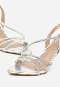 Born2be - Srebrne Sandały na Szpilce Zdobione Cyrkoniami Denafera. Okazja: na wesele, na ślub cywilny, na imprezę. Kolor: srebrny. Materiał: satyna. Wzór: aplikacja. Obcas: na szpilce. Styl: elegancki #5