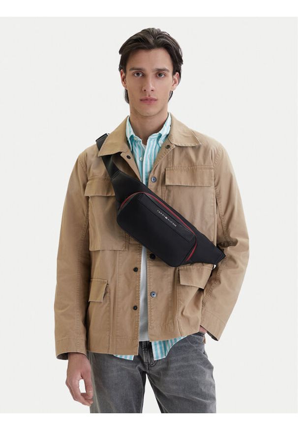 TOMMY HILFIGER - Tommy Hilfiger Nerka Th Foundation Bumbag AM0AM14159 Czarny. Kolor: czarny. Materiał: skóra