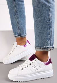 Renee - Biało-Fuksjowe Sneakersy na Platformie z Metalicznymi Wstawkami Ladi. Wysokość cholewki: przed kostkę. Kolor: biały. Szerokość cholewki: normalna. Wzór: aplikacja. Obcas: na platformie #1