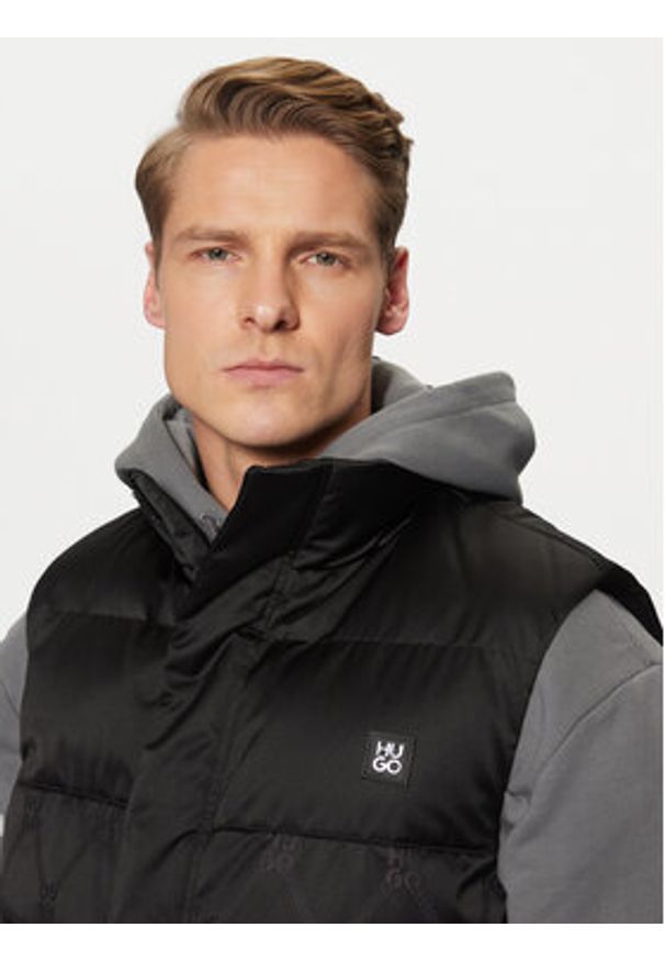 Hugo - HUGO Bezrękawnik Baltino2411 50525366 Czarny Slim Fit. Kolor: czarny. Materiał: syntetyk. Długość rękawa: bez rękawów