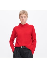 Reserved - Sweter ze stójką - Czerwony. Typ kołnierza: kołnierzyk stójkowy. Kolor: czerwony #1