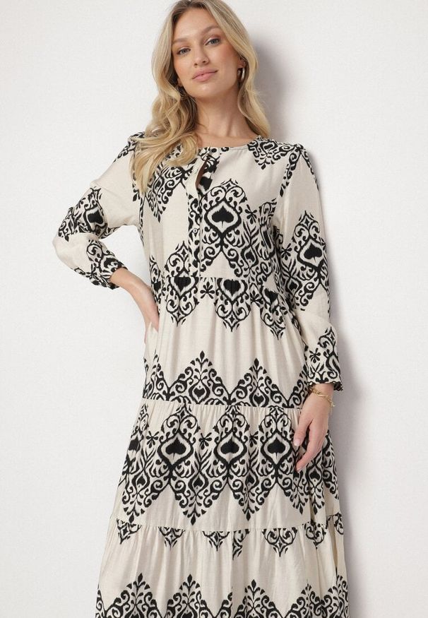 Born2be - Czarna Sukienka z Wiskozą o Rozkloszowanym Kroju z Guzikami Ilovella. Okazja: na co dzień, na spacer. Kolor: czarny. Materiał: wiskoza. Styl: elegancki, casual