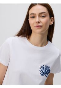 Reserved - T-shirt z naszywaną aplikacją - biały. Kolor: biały. Materiał: bawełna, dzianina. Wzór: aplikacja