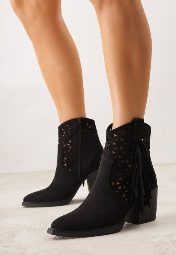Born2be - Czarne Botki Kowbojki na Stożkowym Obcasie z Ażurowym Wzorem i Eathetina. Okazja: na co dzień. Kolor: czarny. Materiał: jeans. Wzór: ażurowy. Obcas: na obcasie. Styl: boho, casual, elegancki. Wysokość obcasa: średni
