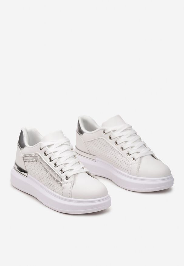 Born2be - Biało-Srebrne Sneakersy z Brokatowymi Wstawkami i Cyrkoniami Ilvia. Wysokość cholewki: przed kostkę. Kolor: biały. Szerokość cholewki: normalna