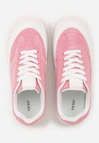 Renee - Różowe Sneakersy VICES na Platformie z Ozdobnym Noskiem Attis. Nosek buta: okrągły. Zapięcie: sznurówki. Kolor: różowy. Materiał: skóra, zamsz. Obcas: na platformie. Wysokość obcasa: średni #5