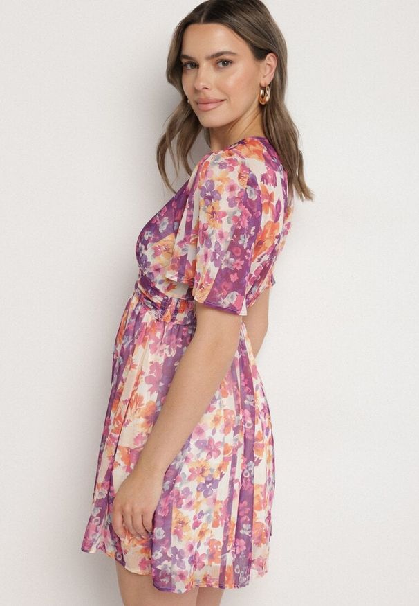 Born2be - Fioletowa Sukienka w Kwiatowy Wzór Rinovea. Okazja: na co dzień, na spacer. Kolor: fioletowy. Wzór: kwiaty. Sezon: lato. Styl: casual, elegancki