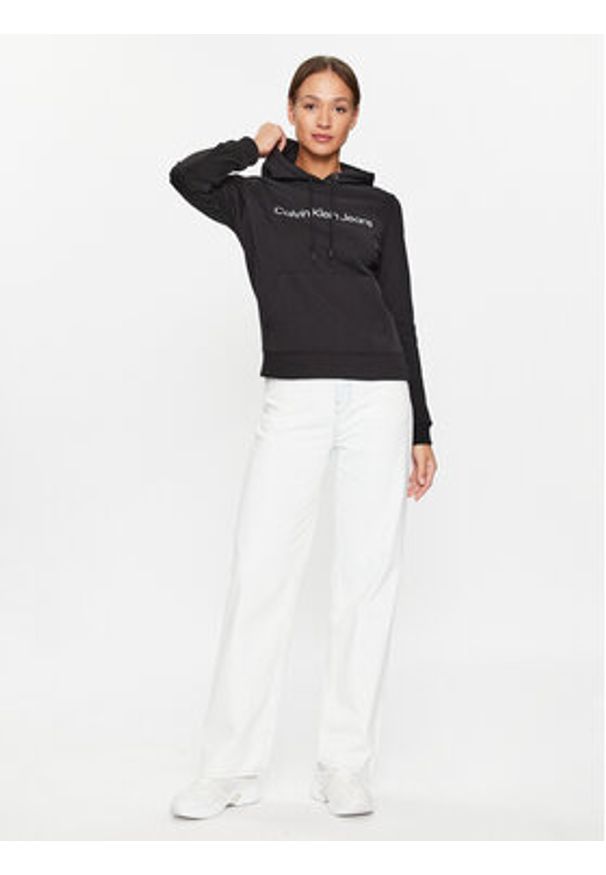 Calvin Klein Jeans Bluza J20J220254 Czarny Regular Fit. Kolor: czarny. Materiał: bawełna
