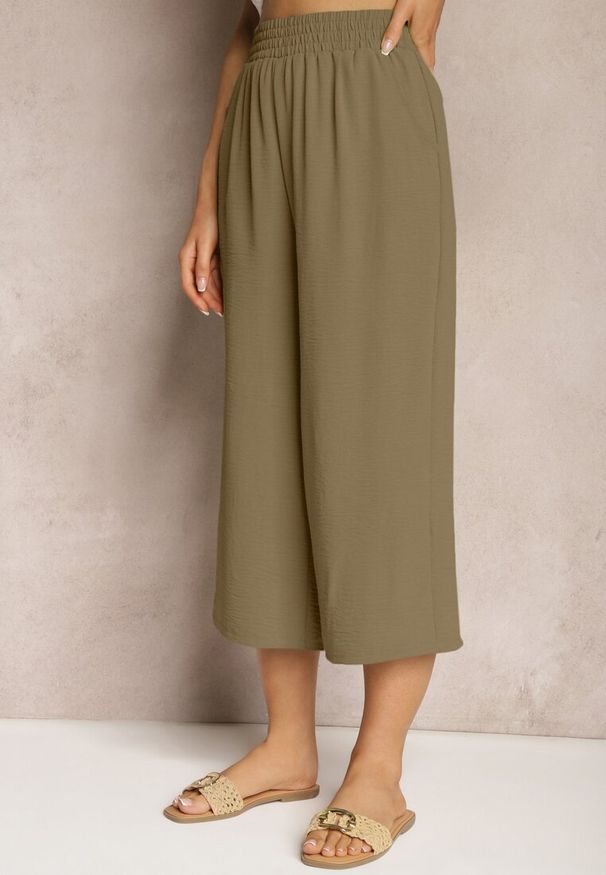 Renee - Ciemnozielone Spodnie Palazzo z Gumką w Talii i Długością Nogawki 3/4 Moolia. Kolekcja: plus size. Kolor: zielony. Materiał: materiał