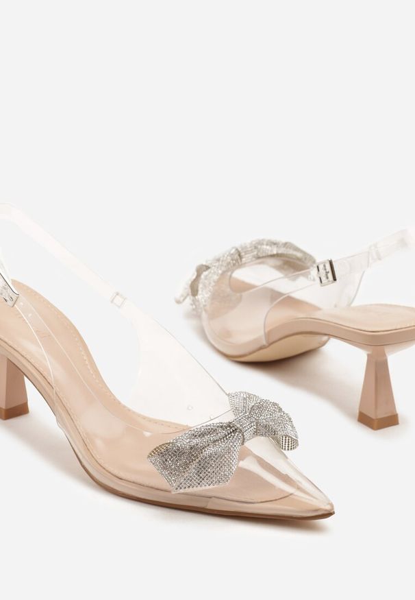 Renee - Beżowe Transparentne Sandały na Kaczuszce Slingback z Cyrkonii i Kokardą Banolia. Zapięcie: sprzączka. Kolor: beżowy. Obcas: na szpilce. Styl: wizytowy. Wysokość obcasa: średni