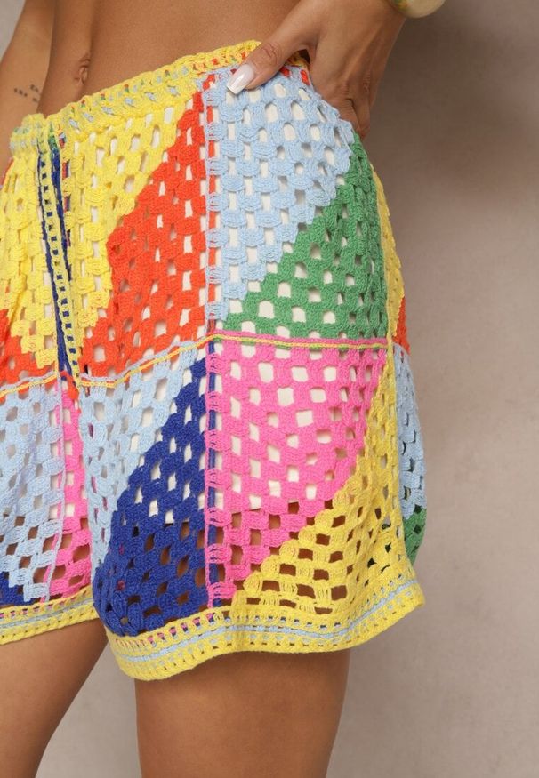 Renee - Różowo-Żółte Ażurowe Szorty z Bawełną i Geometrycznym Motywem Tilamera. Okazja: na spacer. Kolor: żółty. Materiał: bawełna. Wzór: geometria, ażurowy. Sezon: lato