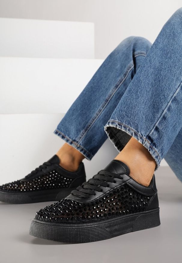 Renee - Czarne Cyrkoniowe Sneakersy na Platformie Lilaela. Okazja: na co dzień. Kolor: czarny. Materiał: jeans. Obcas: na platformie
