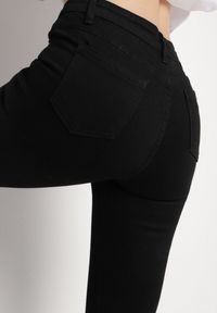Born2be - Czarne Jeansy o Kroju Dzwonów z Regularnym Stanem Fesarise. Okazja: na co dzień. Kolor: czarny. Wzór: aplikacja. Styl: retro, casual #3