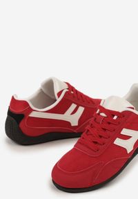 Born2be - Czerwone Sneakersy Ozdobione Geometrycznym Wzorem Arulia. Okazja: na co dzień, na spacer. Kolor: czerwony. Materiał: jeans. Wzór: aplikacja, geometria. Sport: turystyka piesza