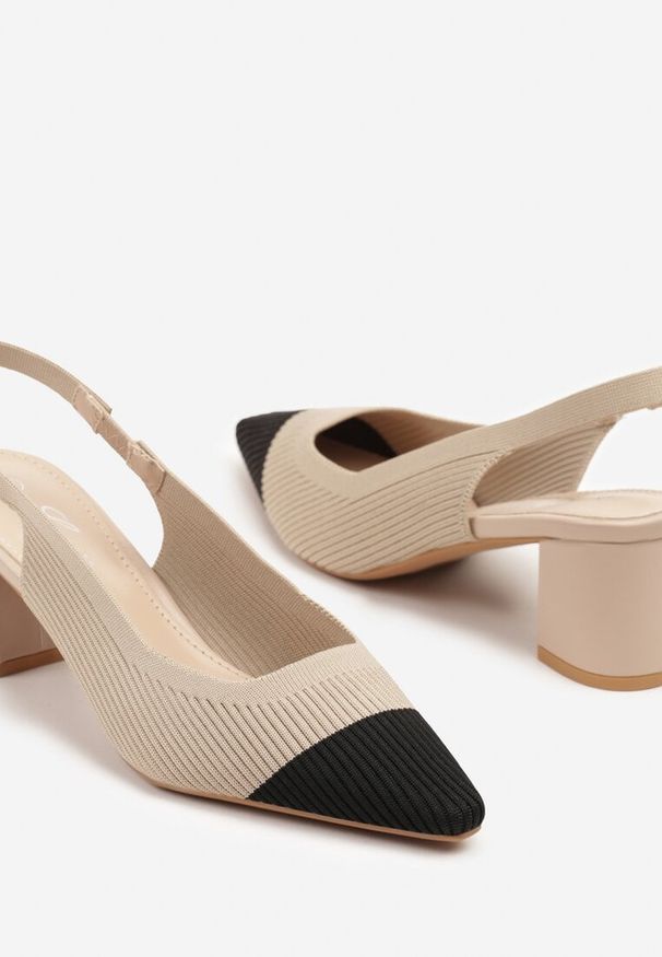 Renee - Beżowe Sandały na Słupku Typu Slingback z Kontrastowym Noskiem Udivira. Okazja: na spacer, na co dzień. Kolor: beżowy. Materiał: jeans. Obcas: na słupku. Styl: elegancki, casual