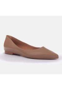 Marco Shoes Subtelne balerinki beżowy. Nosek buta: szpiczasty. Kolor: beżowy. Materiał: skóra. Wzór: aplikacja. Styl: klasyczny #7