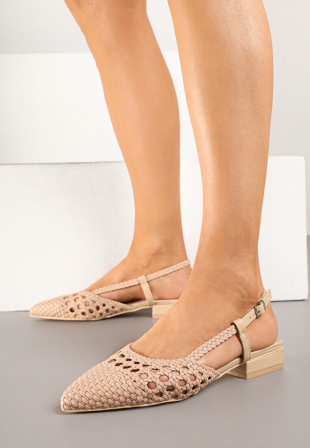 Born2be - Beżowe Sandały Bez Pięty z Ażurową Cholewką Evialoriae. Okazja: na co dzień, na spotkanie biznesowe, do pracy. Zapięcie: sprzączka. Kolor: beżowy. Wzór: ażurowy. Sezon: lato. Styl: biznesowy, casual, elegancki