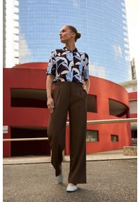 MOODO - Spodnie z szerokimi nogawkami brązowe. Kolor: brązowy. Materiał: poliester, elastan #1