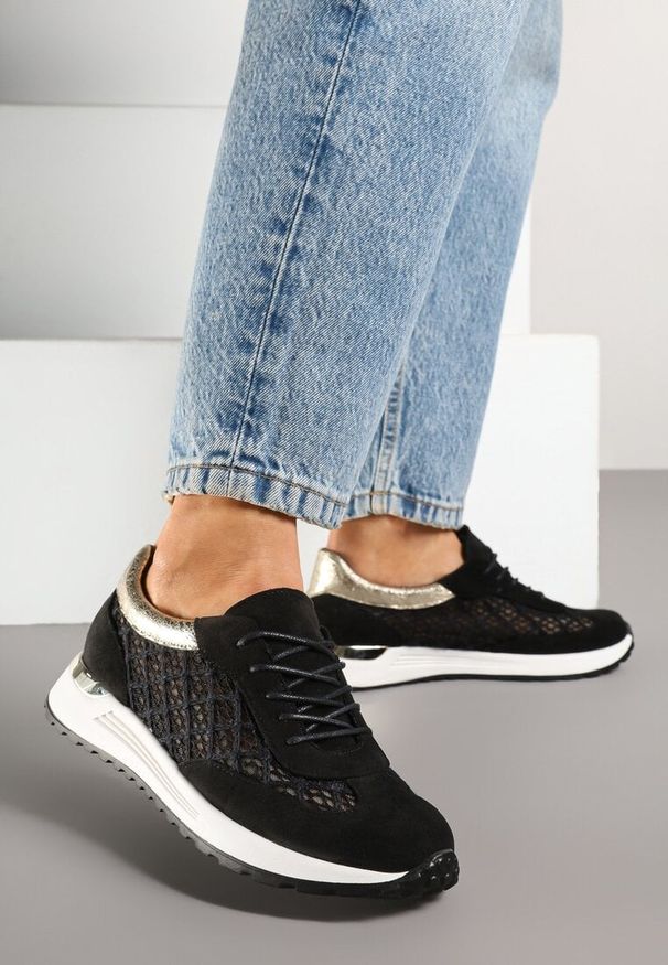 Born2be - Czarne Ażurowe Sneakersy Ozdobione Metalicznymi Wstawkami Sdivane. Okazja: na co dzień. Kolor: czarny. Materiał: jeans. Wzór: aplikacja, ażurowy. Obcas: na płaskiej podeszwie