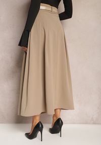 Renee - Beżowa Rozkloszowana Spódnica Maxi z Paskiem na Klamrę Sadalin. Kolor: beżowy