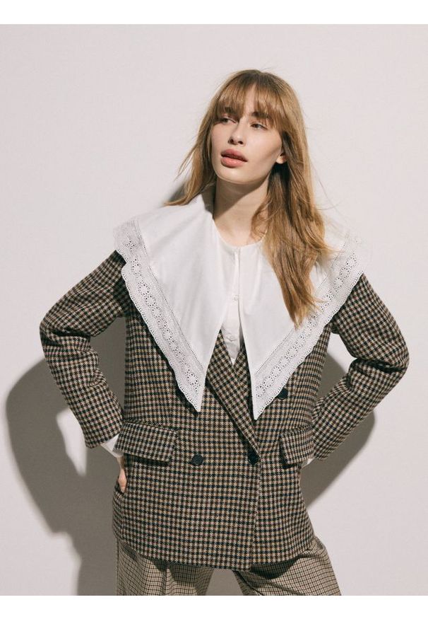 Reserved - Koszula z dekoracyjnym kołnierzem - biały. Kolor: biały. Materiał: bawełna