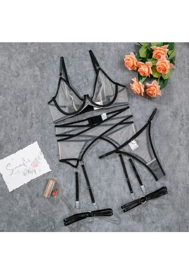 Intica - Komplet bielizny z regulowanymi detalami na romantyczne wieczory Marlen. Kolor: czarny. Materiał: materiał, skóra