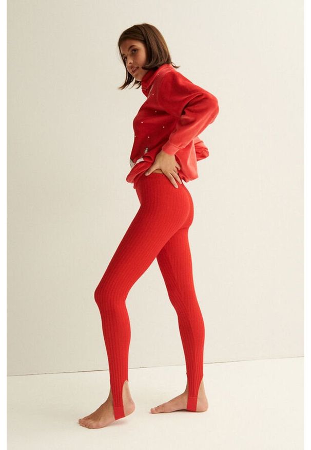 Undiz legginsy damskie kolor czerwony gładkie. Stan: podwyższony. Kolor: czerwony. Materiał: dzianina. Wzór: gładki