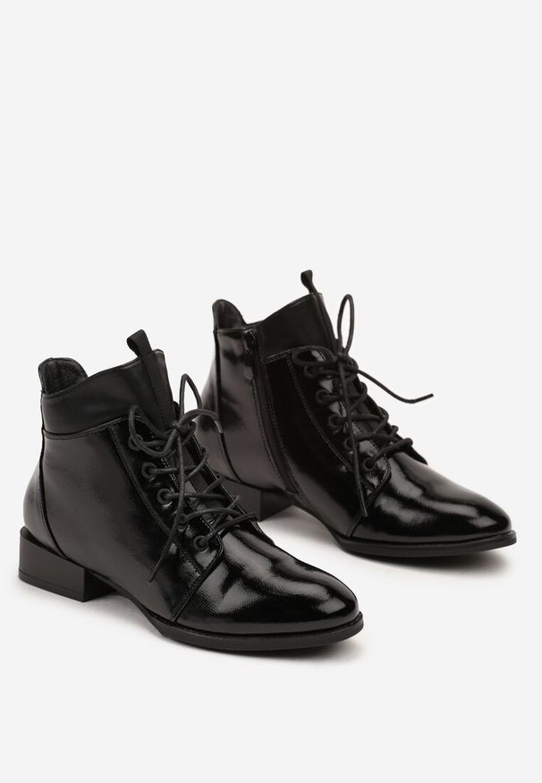 Born2be - Czarne Lakierowane Płaskie Botki ze Sznurowaniem Mivanna. Okazja: na co dzień, do pracy. Kolor: czarny. Materiał: lakier. Obcas: na obcasie. Styl: casual, elegancki, klasyczny. Wysokość obcasa: niski