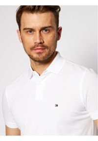 TOMMY HILFIGER - Tommy Hilfiger Polo 1985 MW0MW17770 Biały Regular Fit. Typ kołnierza: polo. Kolor: biały. Materiał: bawełna