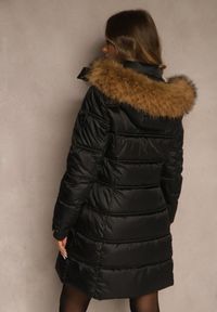 Renee - Czarna Pikowana Kurtka o Długim Fasonie z Odpinanym Kapturem z Futerkiem Fenalda. Okazja: na spacer. Kolor: czarny. Materiał: futro. Długość: długie. Styl: elegancki #4