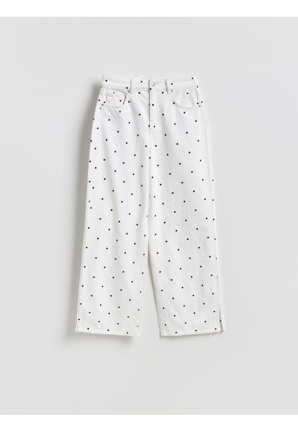 Reserved - Jeansy wide leg w groszki - biały. Kolor: biały. Wzór: grochy