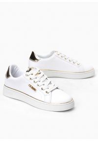 Buty sportowe damskie Guess Beckie. Kolor: biały. Materiał: denim, materiał, jeans. Sezon: lato. Styl: sportowy #1