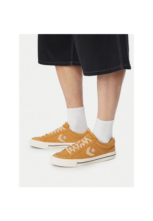 Tenisówki Converse. Okazja: na co dzień. Kolor: pomarańczowy. Styl: casual, sportowy
